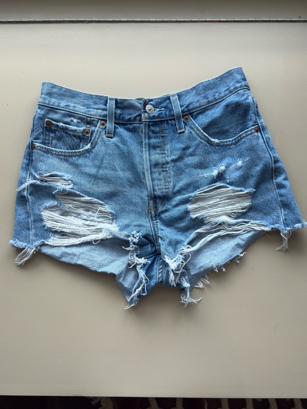 Levi’s 501 Original Distressed Cutoff Denim Shorts Light Wash W28
